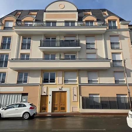 Appartement Cozy With Terrace Cdg Paris Villepinte *