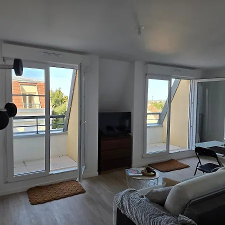 Cozy With Terrace Cdg Paris Villepinte Apartment *