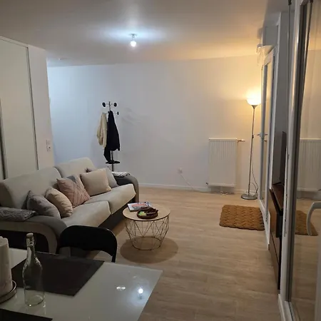 Appartement Cozy With Terrace Cdg Paris Villepinte Le Blanc-Mesnil